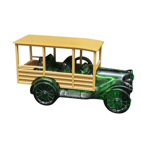 Vintage Avon Station Wagon Tai Winds After Shave Glass Car Decanter - Picture 1 of 10